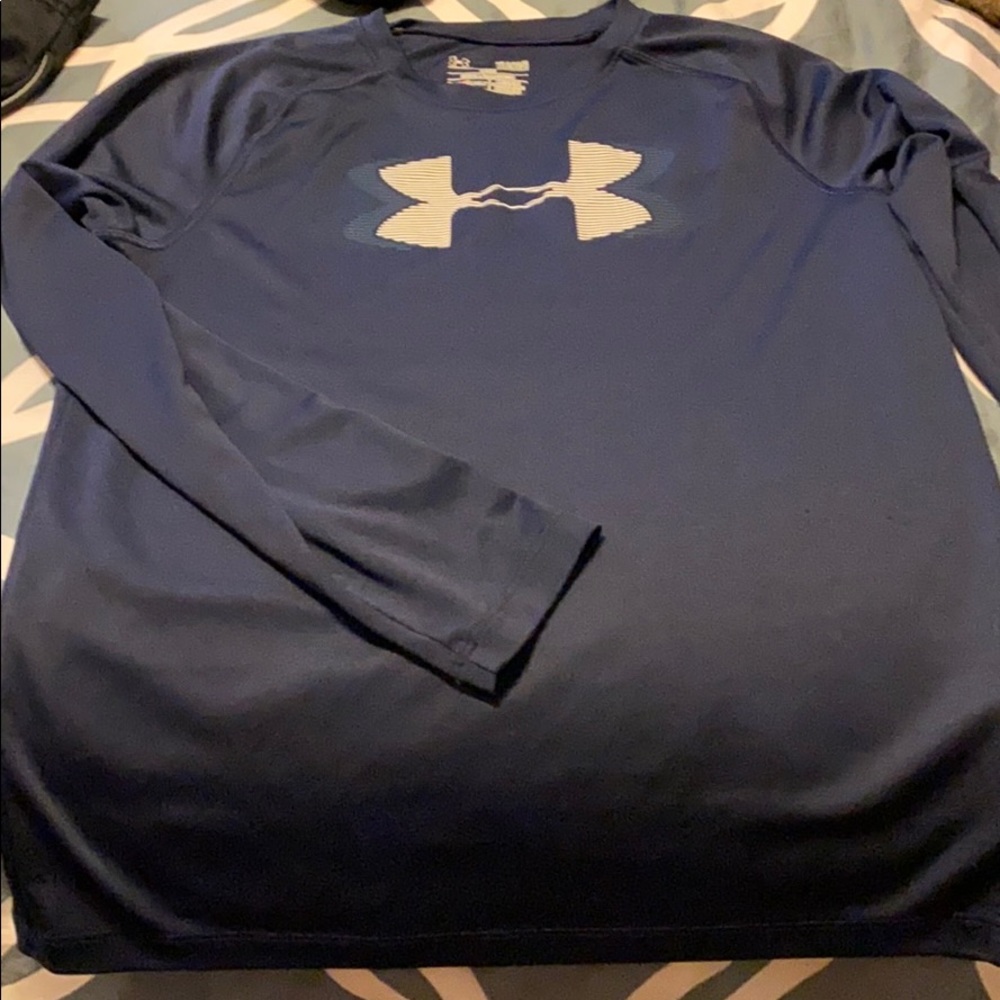 Youth long sleeve large underarmour loose fit